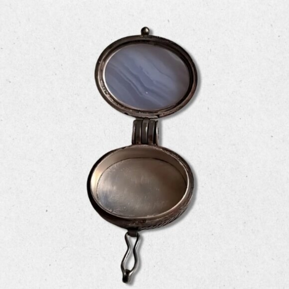 Vintage-Inspired Lace Agate Poison Box Pendant Functional Locket-Style Blue OS - Picture 2 of 4